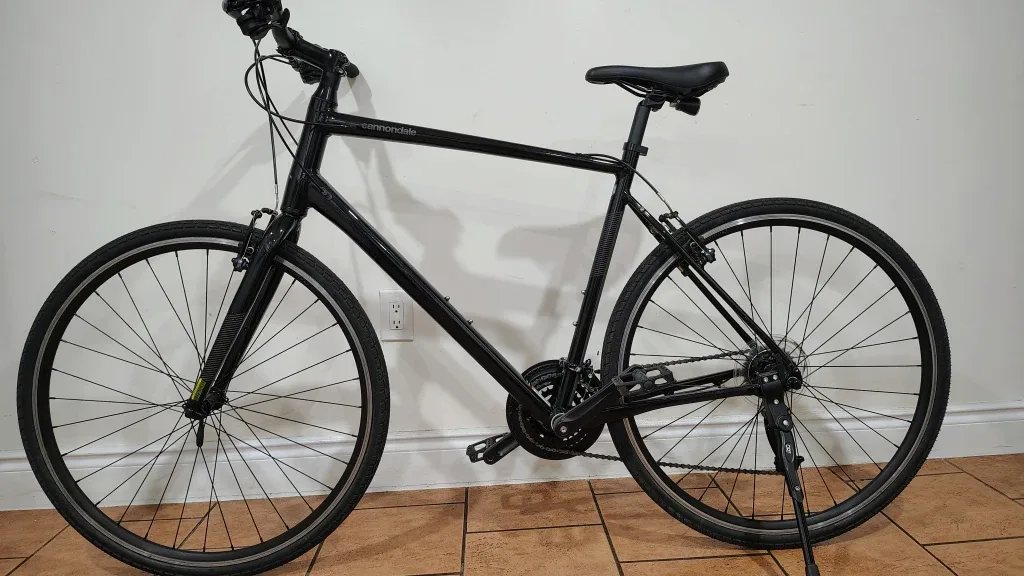 (NEW)Cannondale Quick 6 Hybrid Bike - Black image indicator(2)
