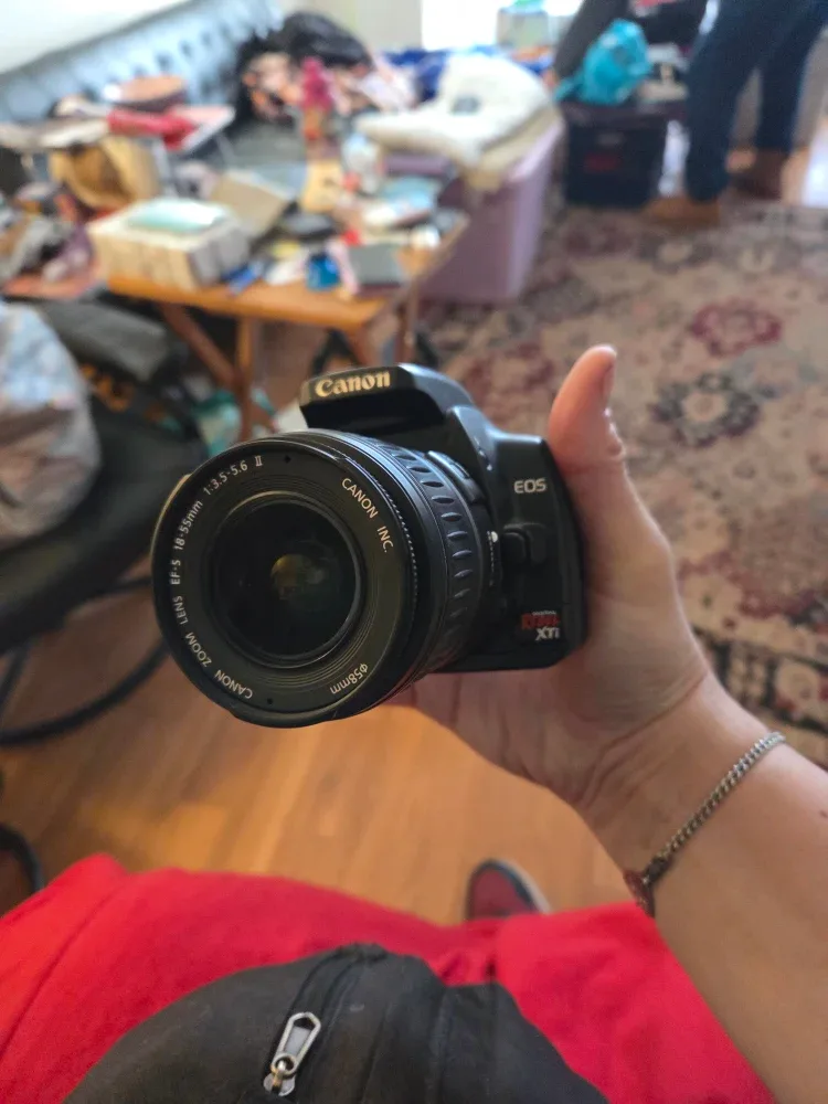 Canon EOS Rebel XTi DSLR Camera with 18-55 m lense