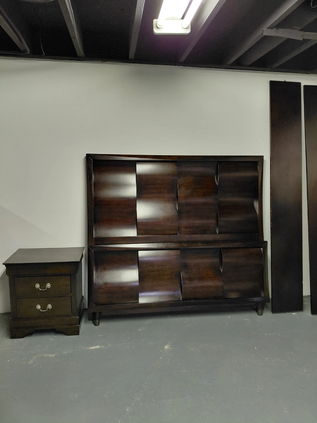 Dark Wood Queen Size Bedroom Set - Headboard & Nightstand - photo 4