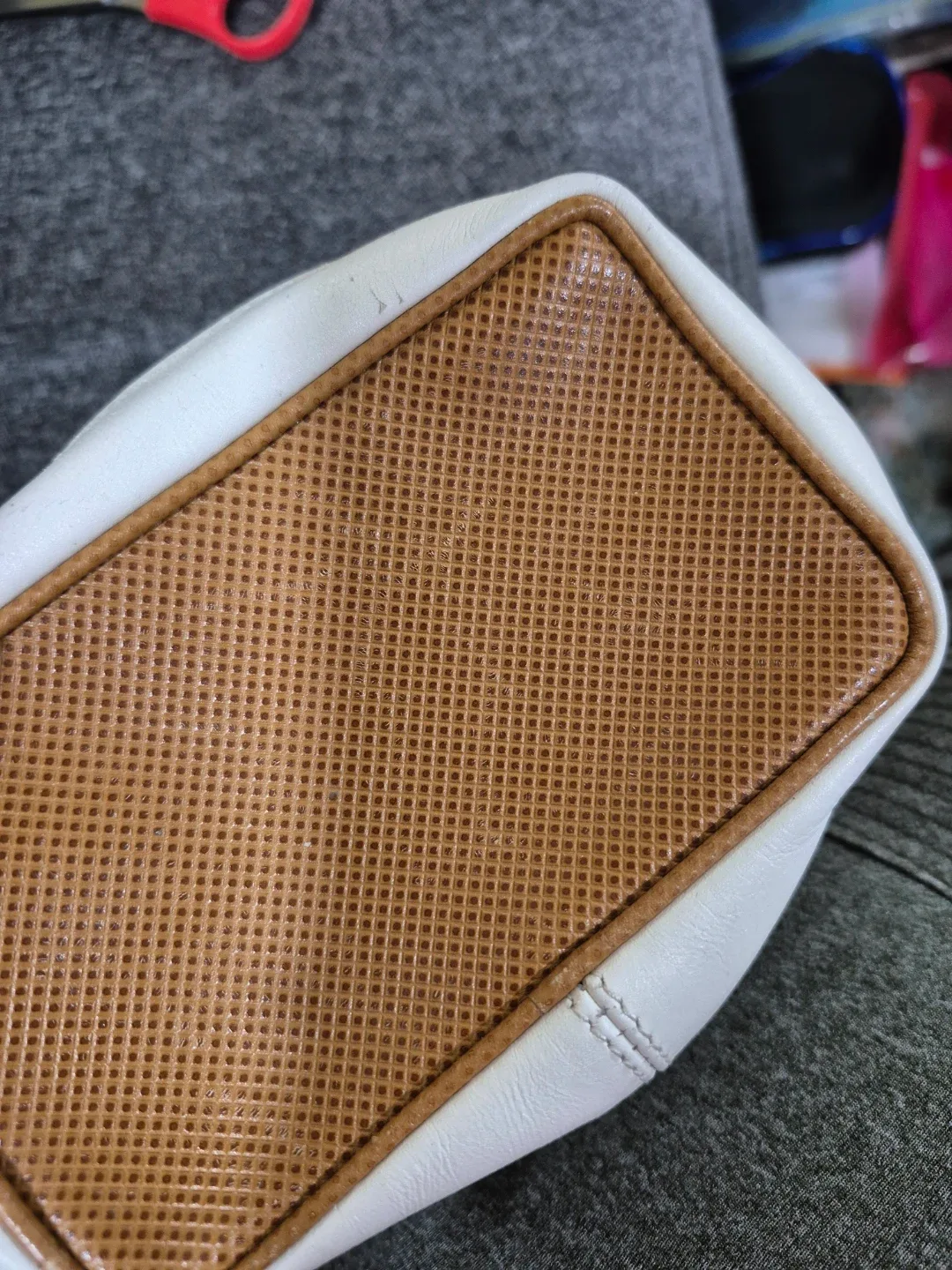 Bottega Veneta Pouch Cosmetic/Toiletry Bag image indicator(8)