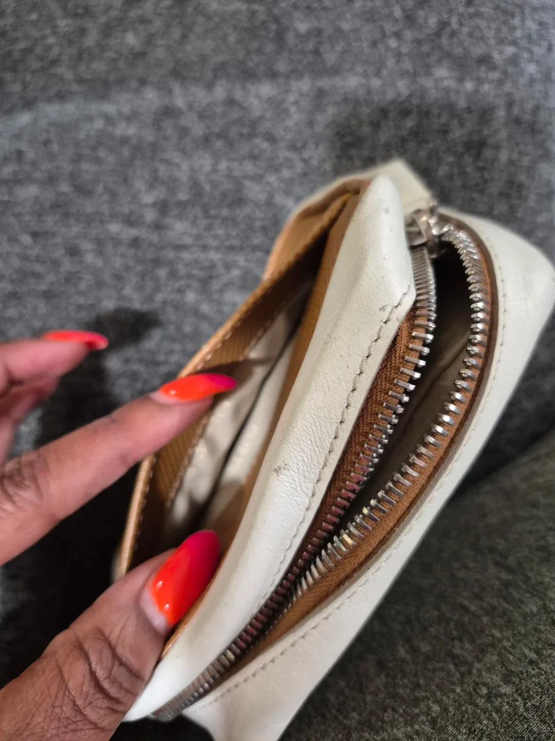 Bottega Veneta Pouch Cosmetic/Toiletry Bag image indicator(9)