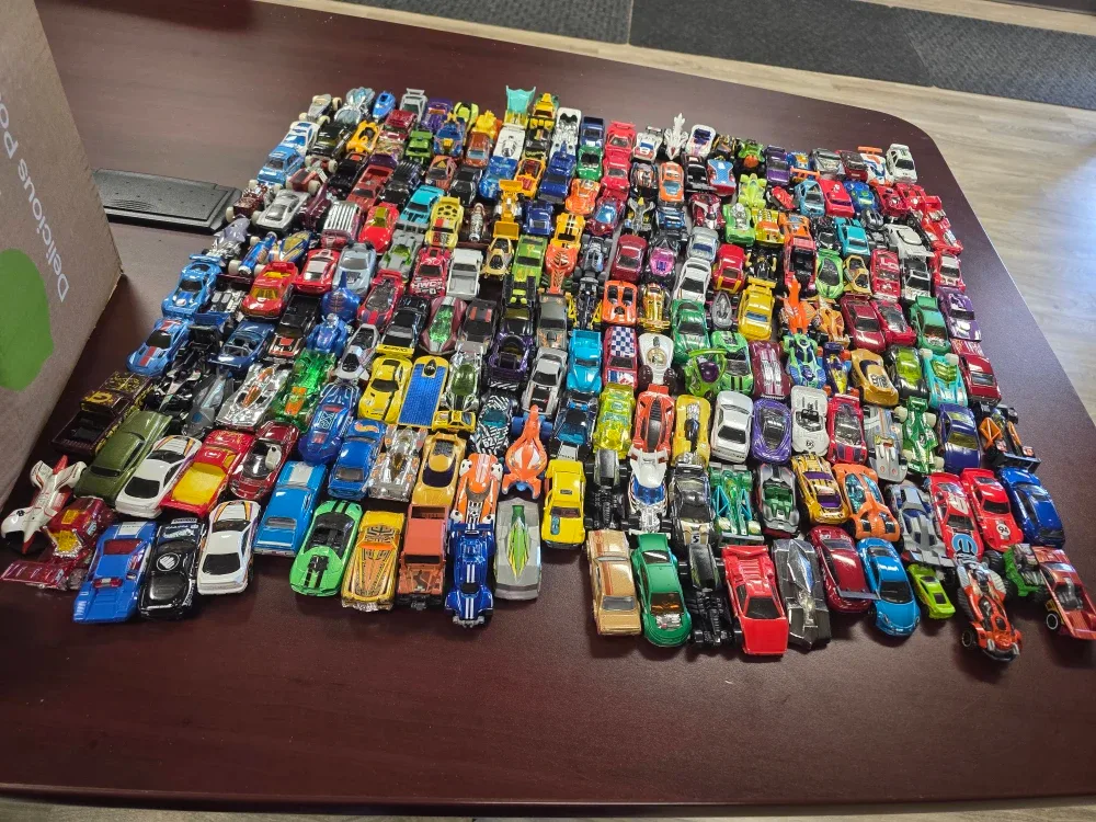 Lot of Various Hot Wheels Toy Cars 100 pieces image indicator(3)