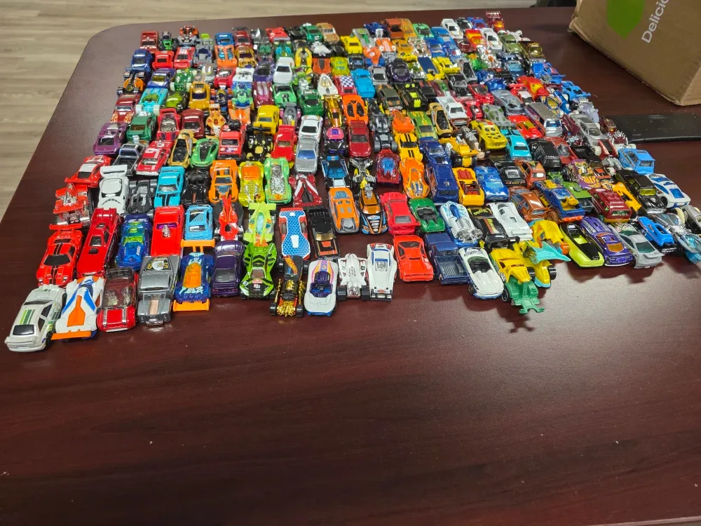 Lot of Various Hot Wheels Toy Cars 100 pieces image indicator(4)