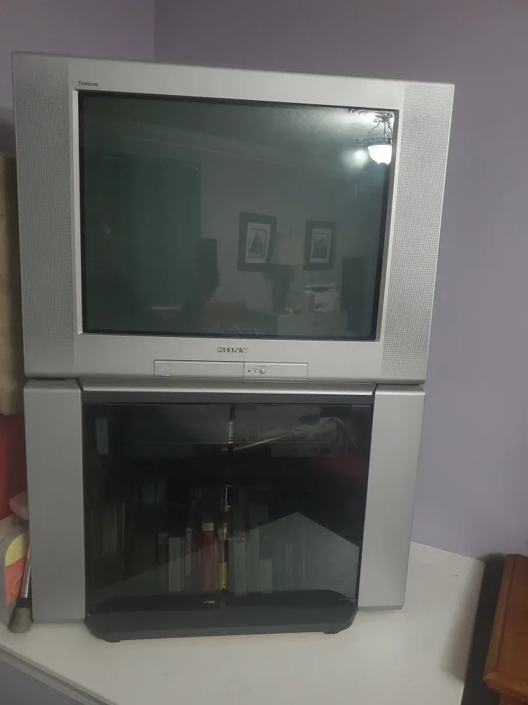 Sony Trinitron WEGA 27” CRT TV – Retro Gaming Classic