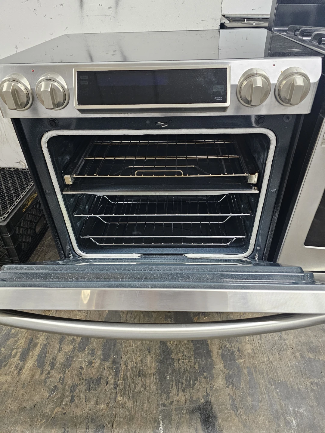 Samsung Electric Range - Stainless Steel - photo 2