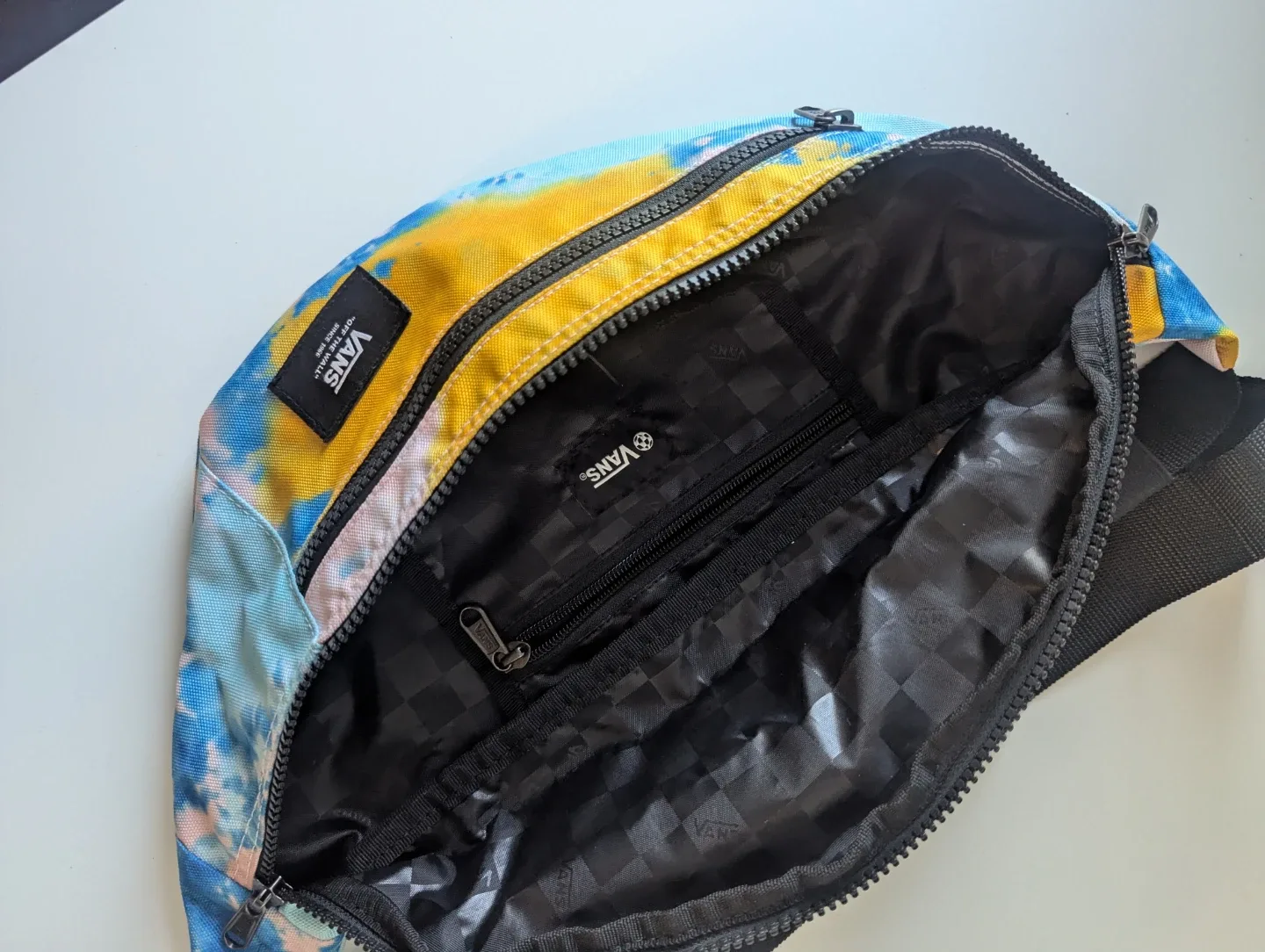 ���🎨 Cute Vans Tie-Dye Fanny Pack! 🎨 image indicator(3)