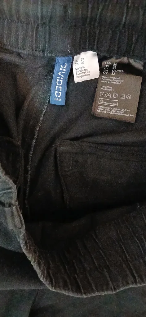 H&M Divided Black Pants - Size 32 image indicator(2)