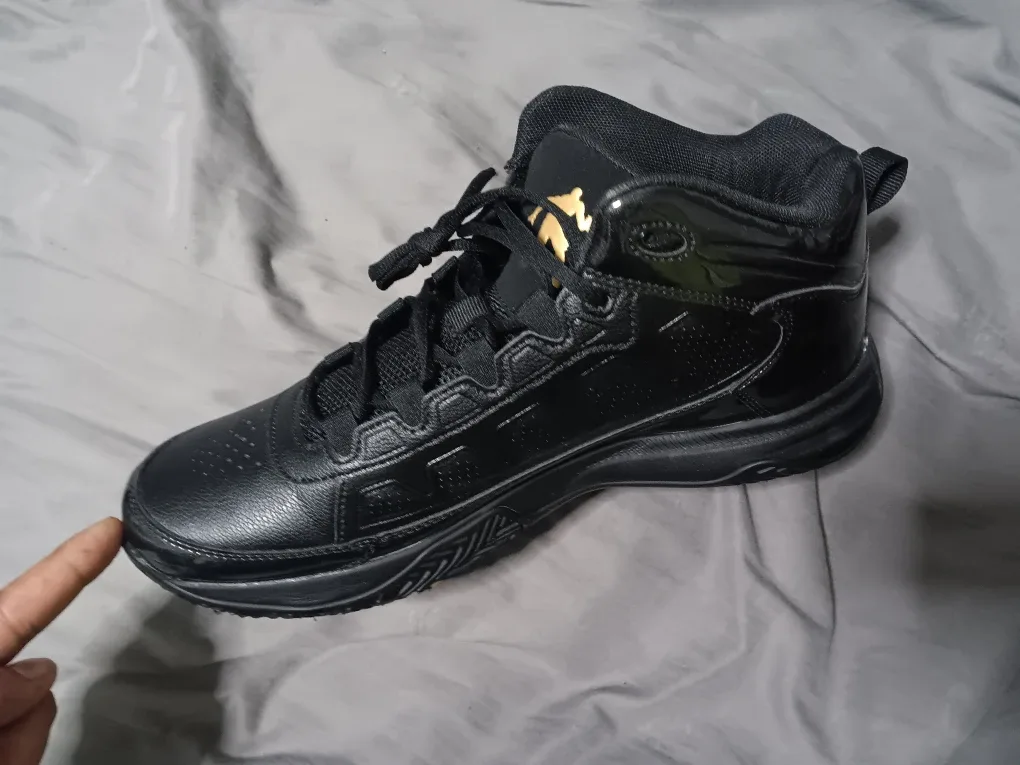 AND1 Black Basketball Shoes image indicator(2)