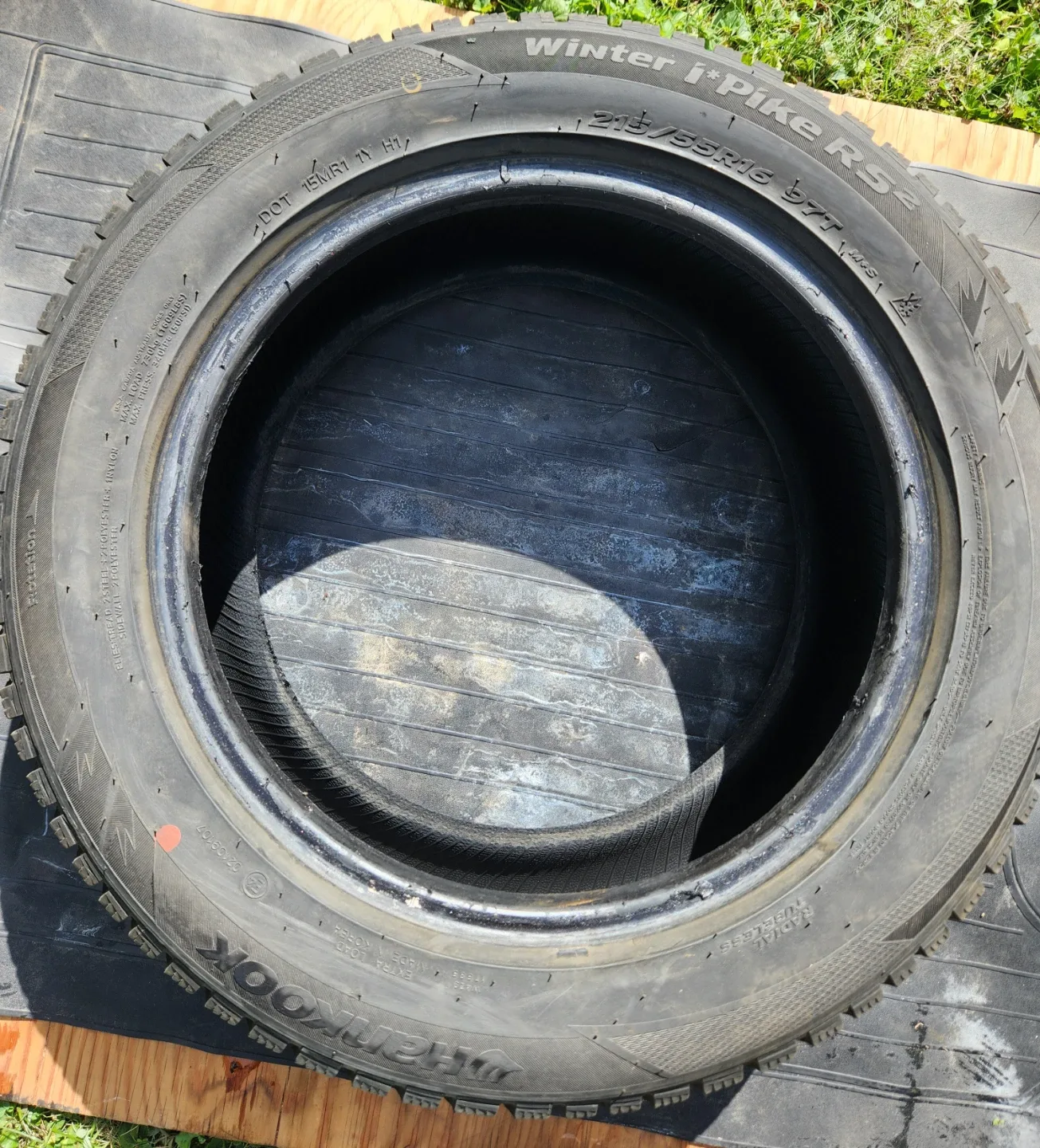 Hankook Winter i*Pike RS2 215/55R16 Tire image indicator(4)