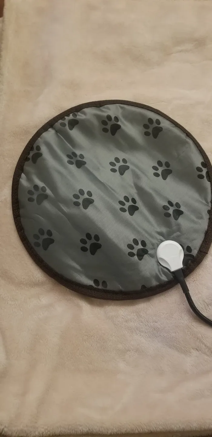 Pet Heating Pad with Paw Print Design image indicator(3)