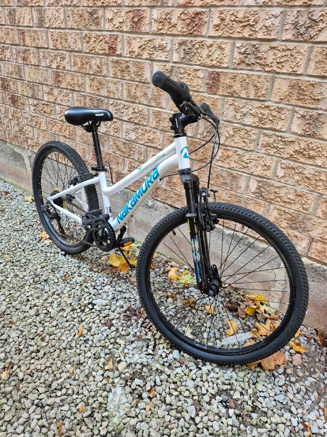 Nakamura 24" Mountain Bike - White/Blue thumbnail