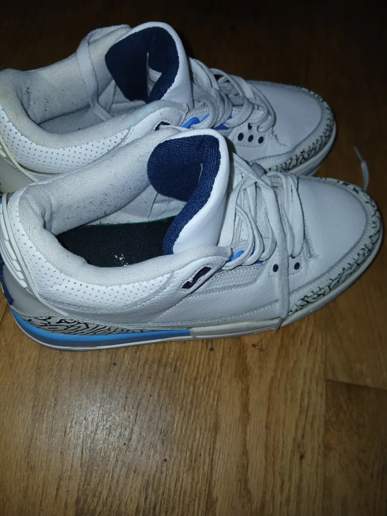 Jordan 3 Retro UNC, Size 9.5