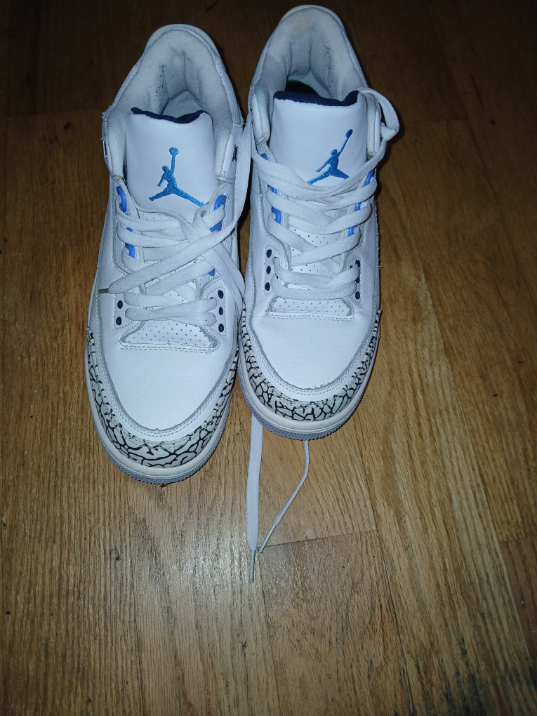 Jordan 3 Retro UNC, Size 9.5 - photo 2