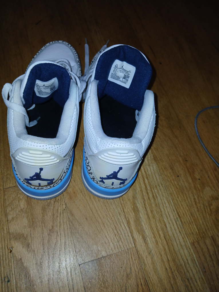 Jordan 3 Retro UNC, Size 9.5 - photo 3