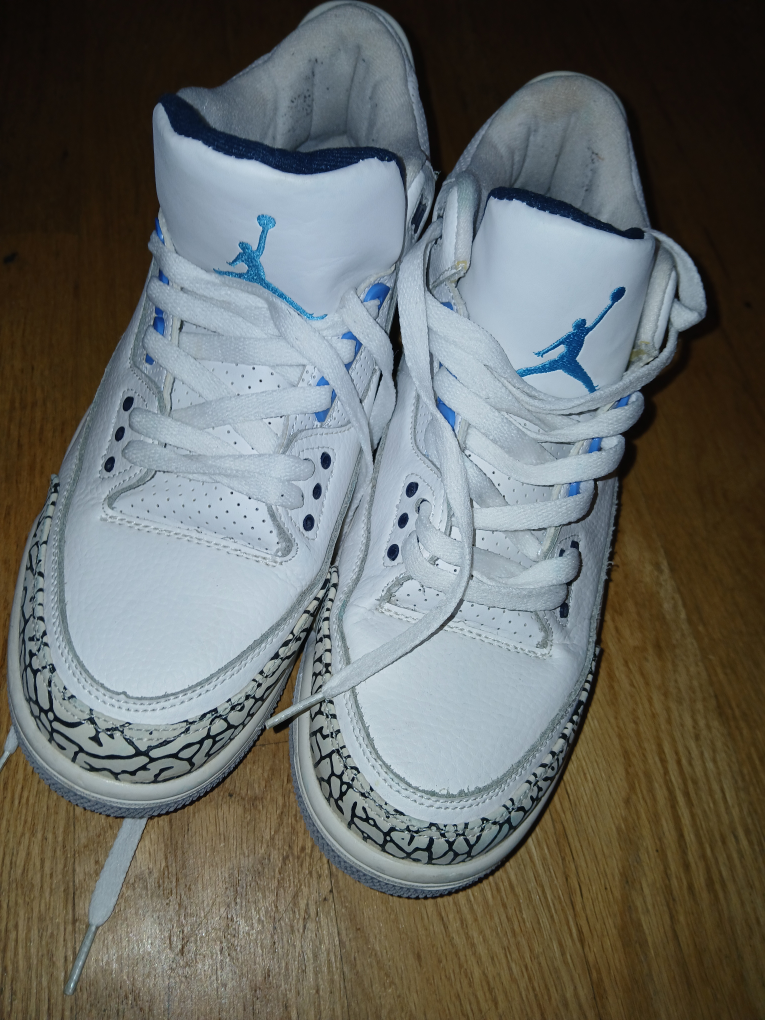 Jordan 3 Retro UNC, Size 9.5 - photo 4