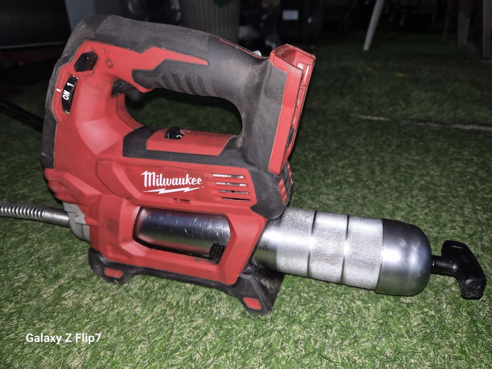 Milwaukee Grease Gun M18 18V Li-Ion Cordless