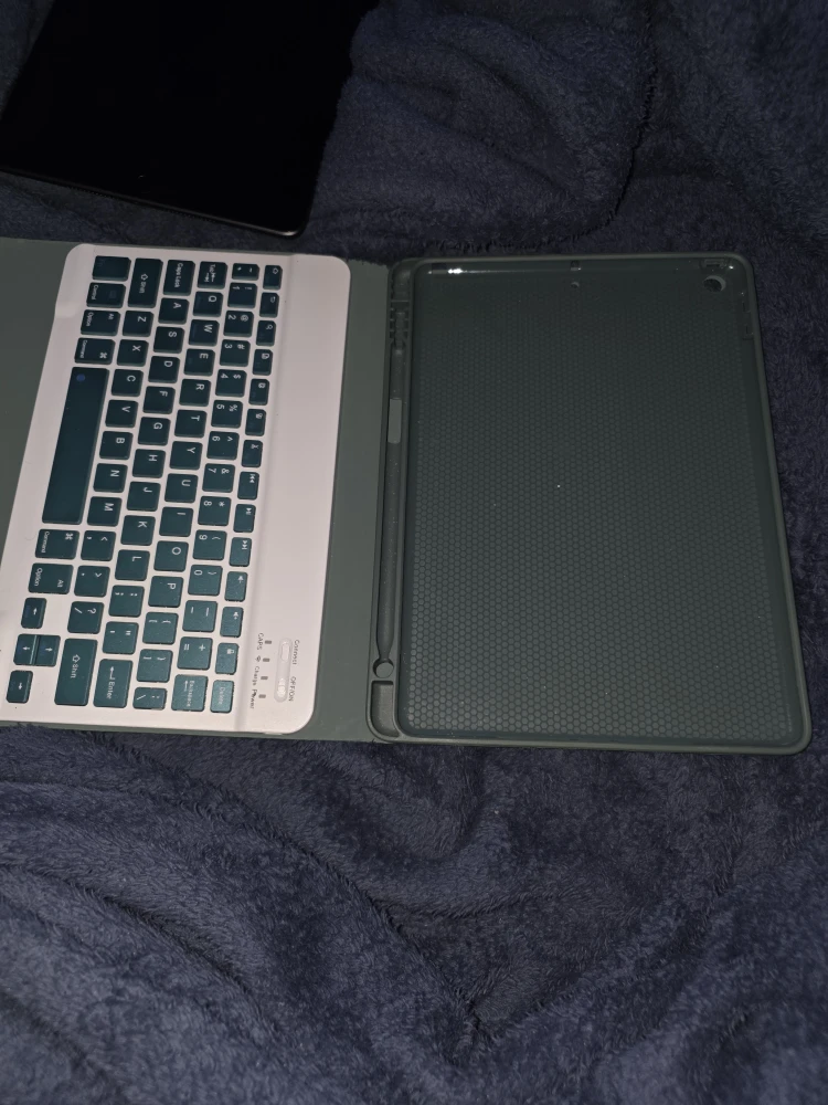 iPad with Keyboard Case - photo 4