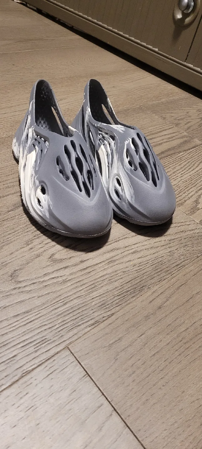 Adidas Yeezy Foam Runner MX Granite image indicator(2)