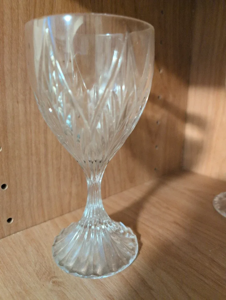 Set of 4 Mikasa Crystal Wine Glasses image indicator(2)