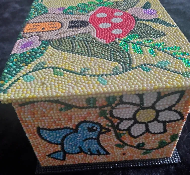 Handmade Beaded Trinket Box image indicator(3)