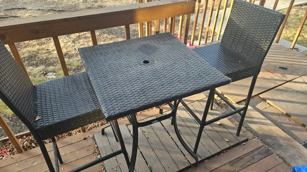 Patio table/chairs