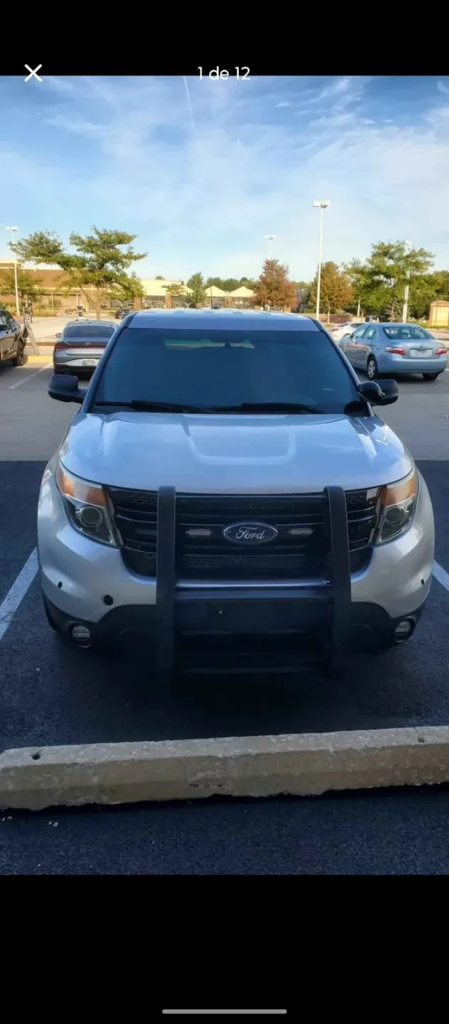 Ford Explorer SUV - Silver image indicator(2)