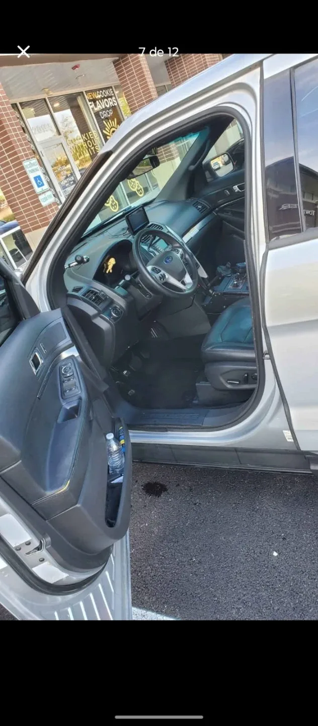 Ford Explorer SUV - Silver image indicator(9)