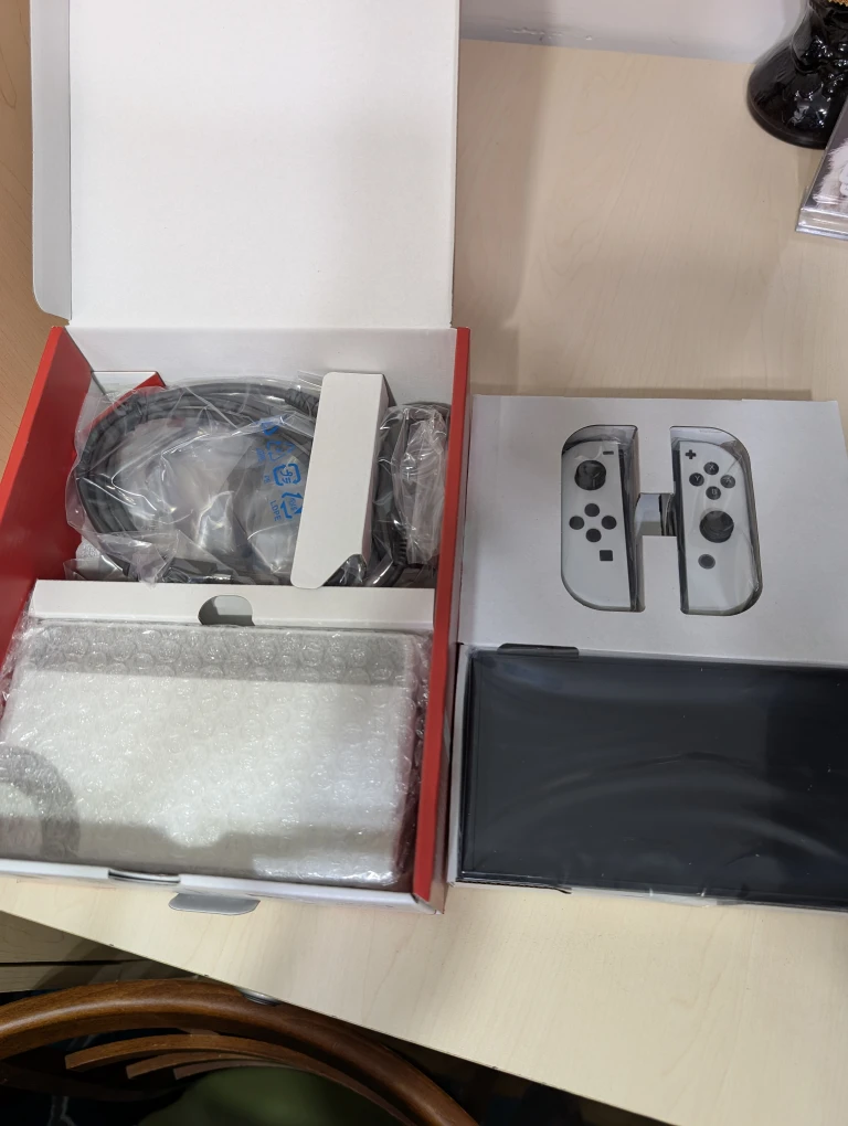 New Nintendo Switch OLED + Joy-Con Set - photo 3