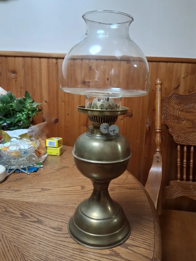 Antique Brass Oil Lamp with Glass Shade image indicator(2)