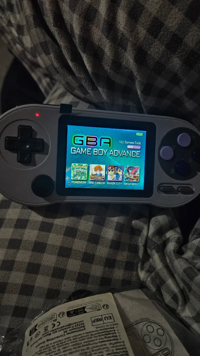 Handheld Retro Arcade Game Console SF2000 thumbnail