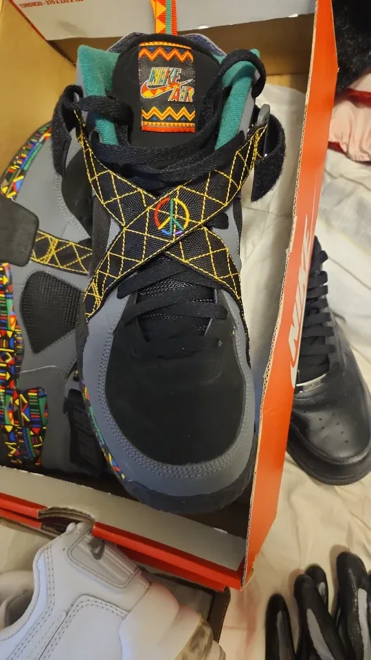 Nike Air raid peace edition