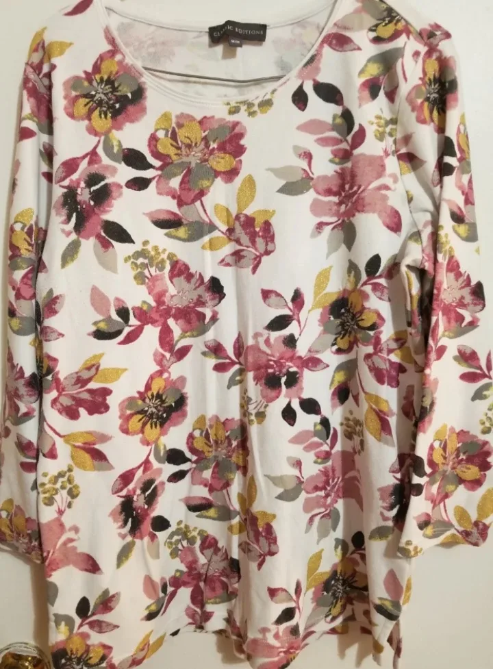 Classic Editions Floral Top - Size M image indicator(2)