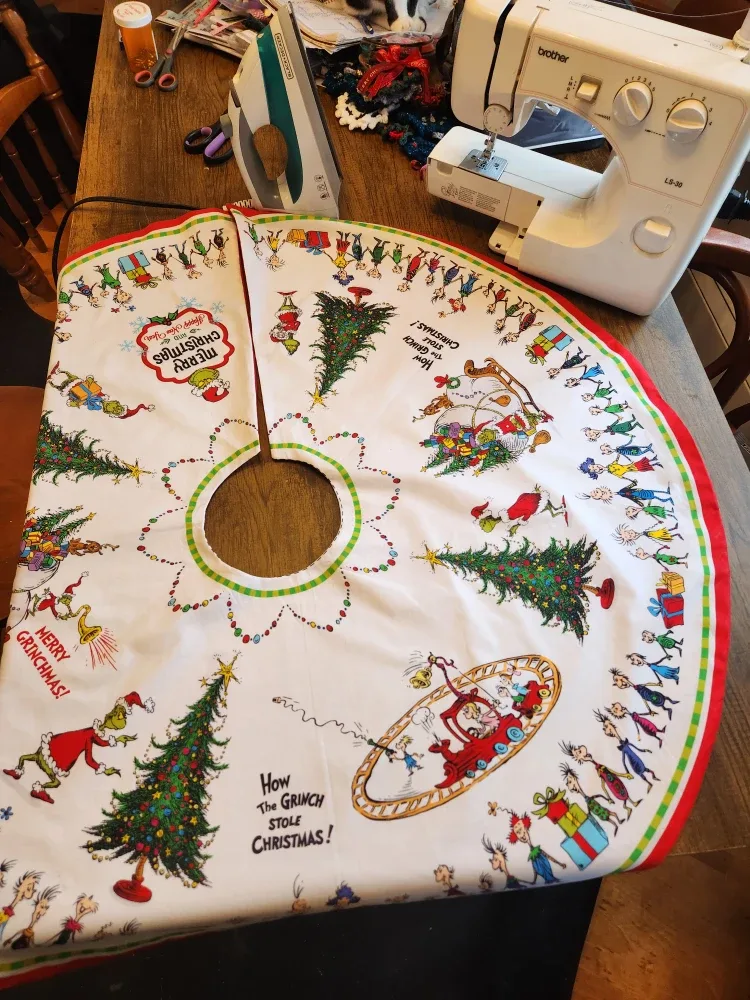Dr. Seuss The Grinch Christmas Tree Skirt