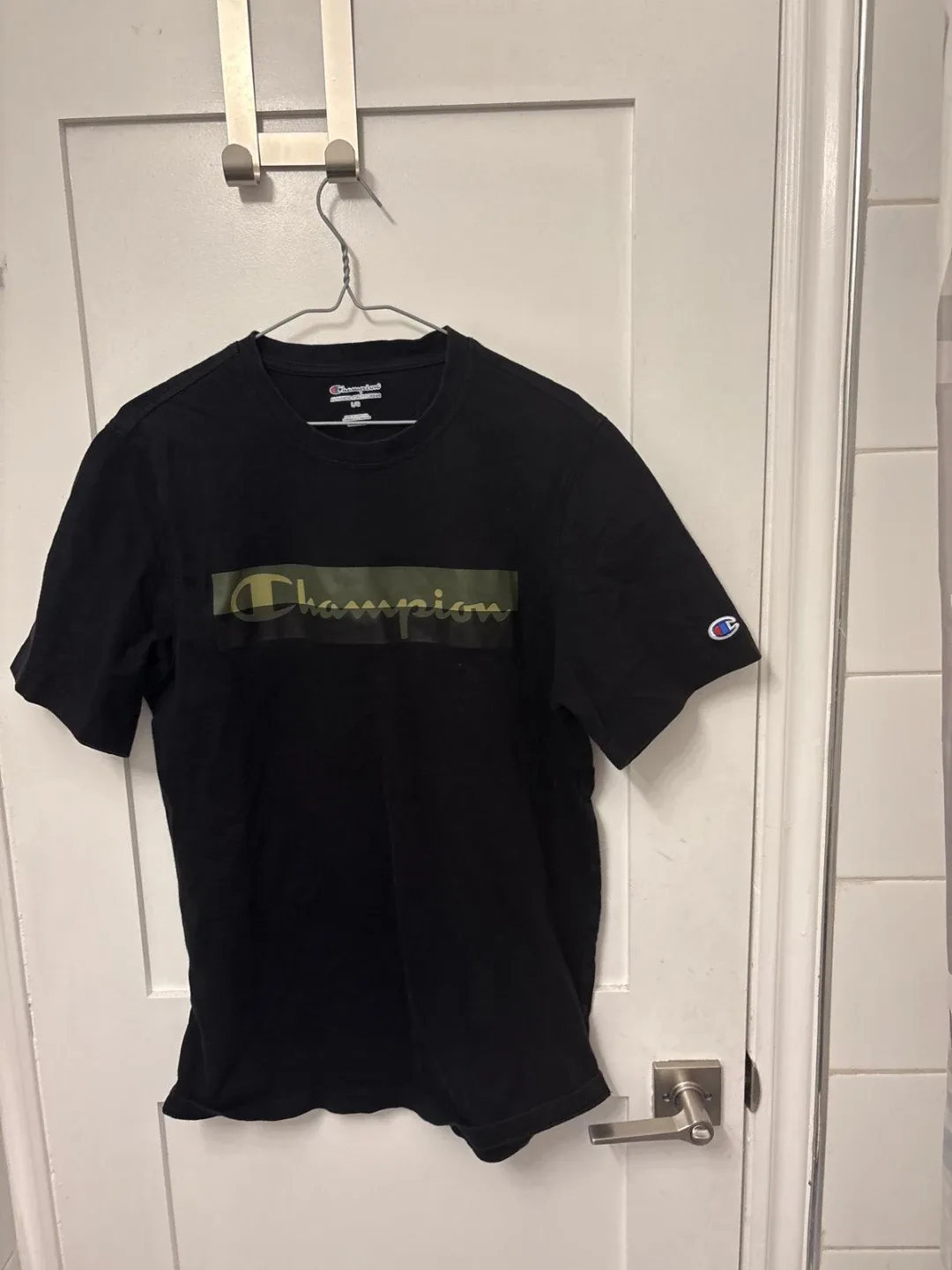 Champion Black Graphic T-Shirt - Size L thumbnail