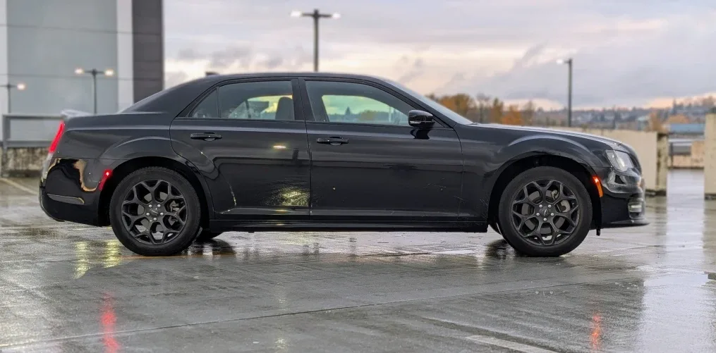 Chrysler 300C Sedan image indicator(5)