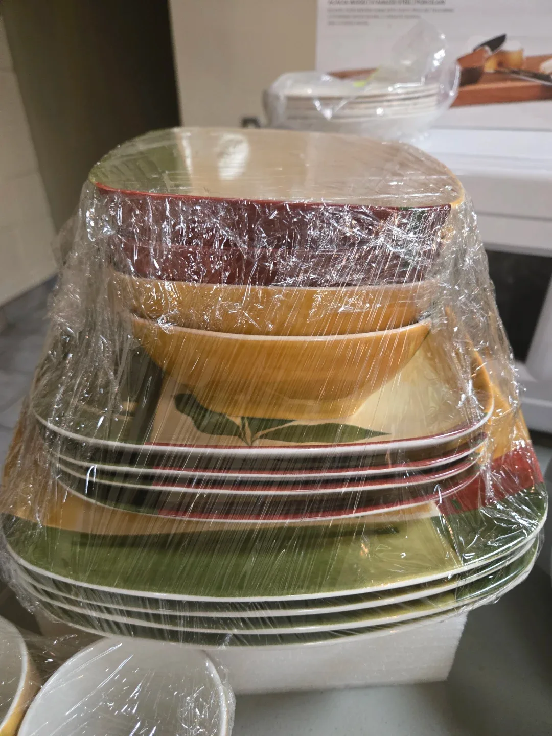 Dinnerware Set - Plates, Bowls, Mugs image indicator(2)