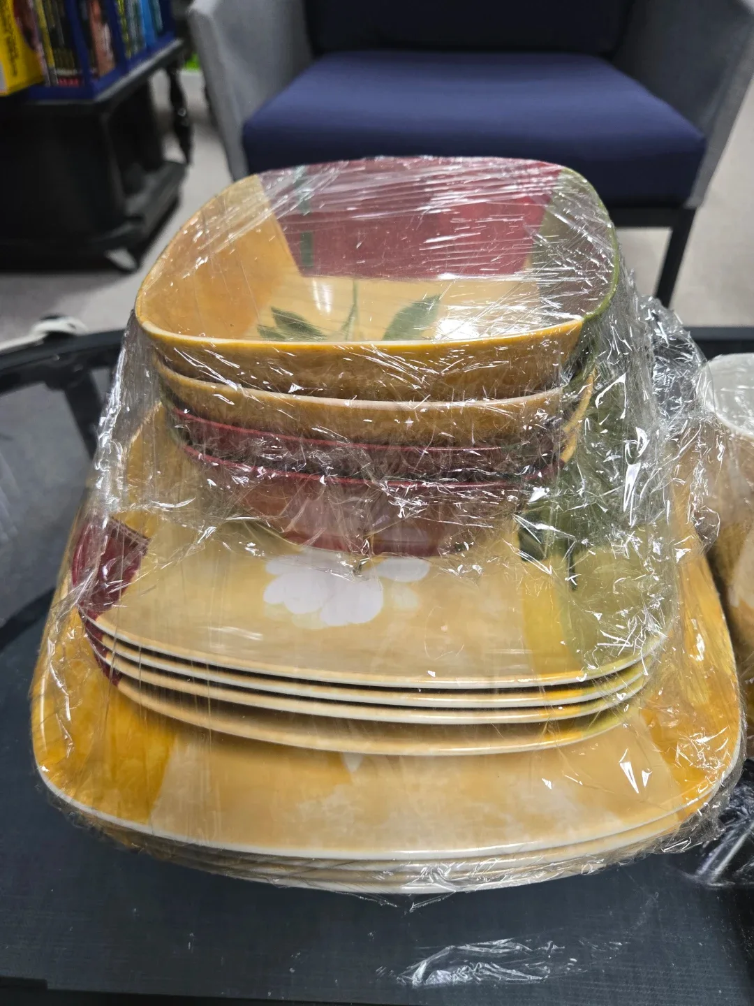 Dinnerware Set - Plates, Bowls, Mugs image indicator(4)