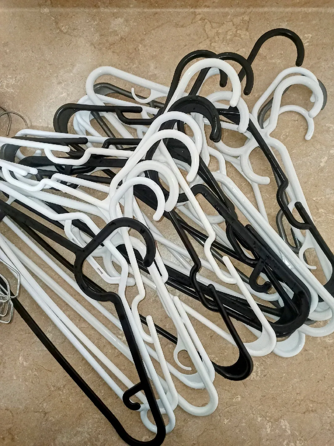 LikeNew~54pc Hangers image indicator(2)