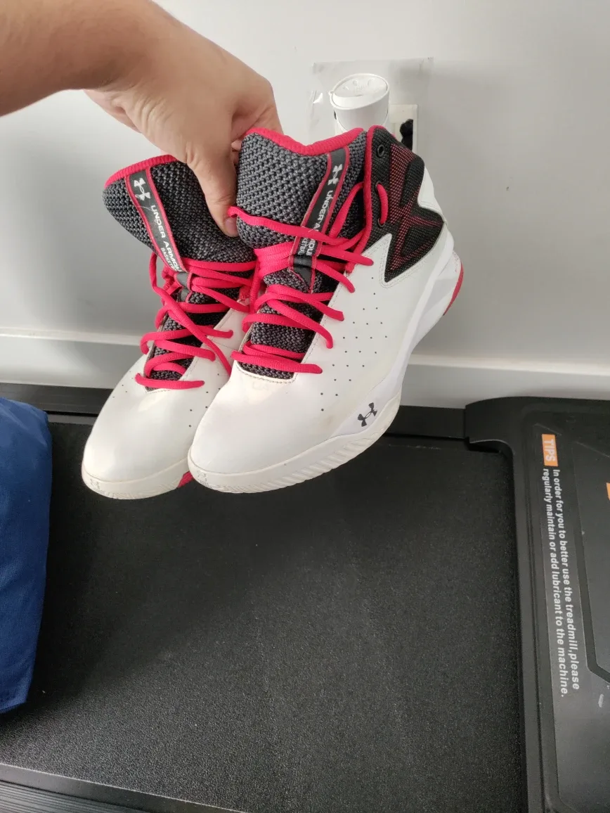 Under Armour Basketball Shoes - Size 8.5 image indicator(4)