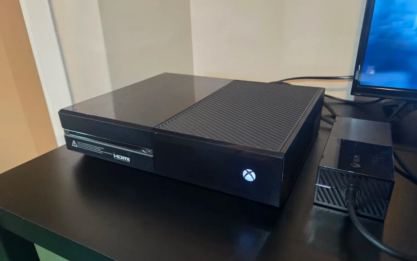 Xbox One Console + Series Controller / CLEAN + READY TO PLAY image indicator(2)