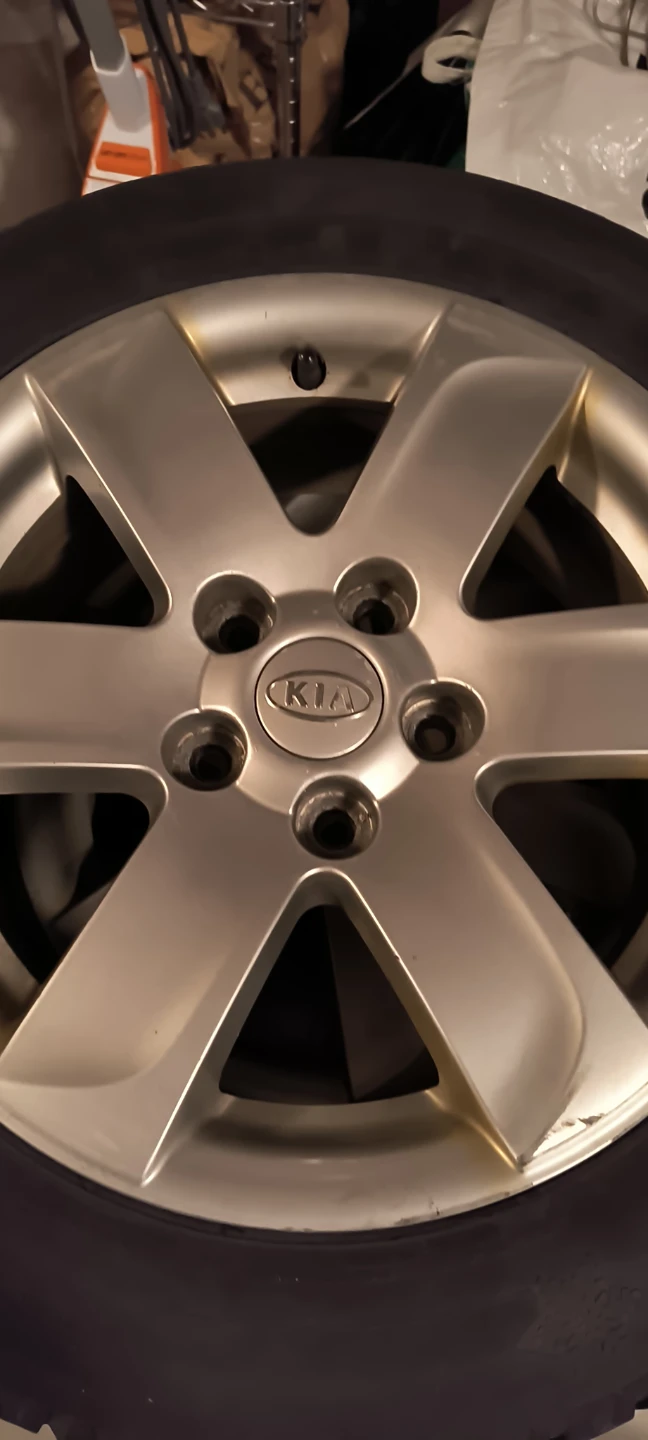 Kia Alloy Wheels with Hankook Winter Tires 205/60R16 - photo 2