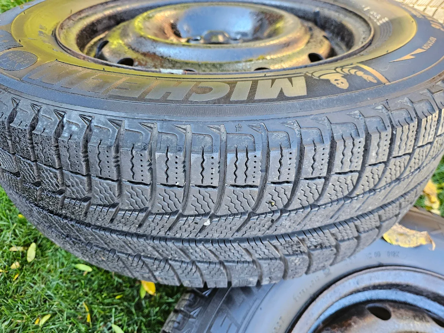 215/65R16, 5 x 114.3 Michelin X-Ice winter tires and rims image indicator(4)