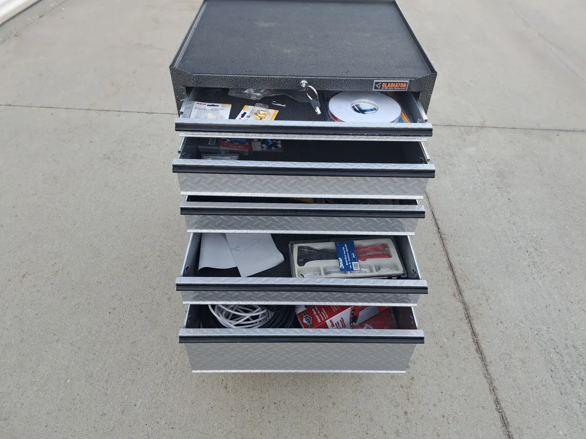 Gladiator Work Bench Rolling Cabinets image indicator(9)