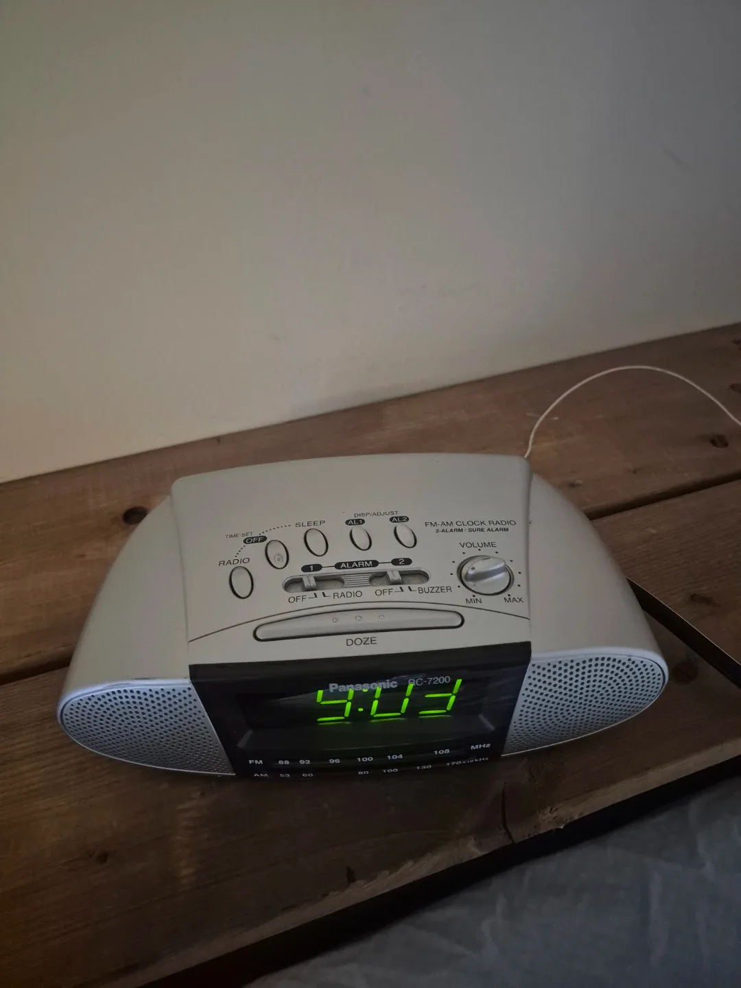 Panasonic RC-7200 FM/AM Clock Radio image indicator(9)