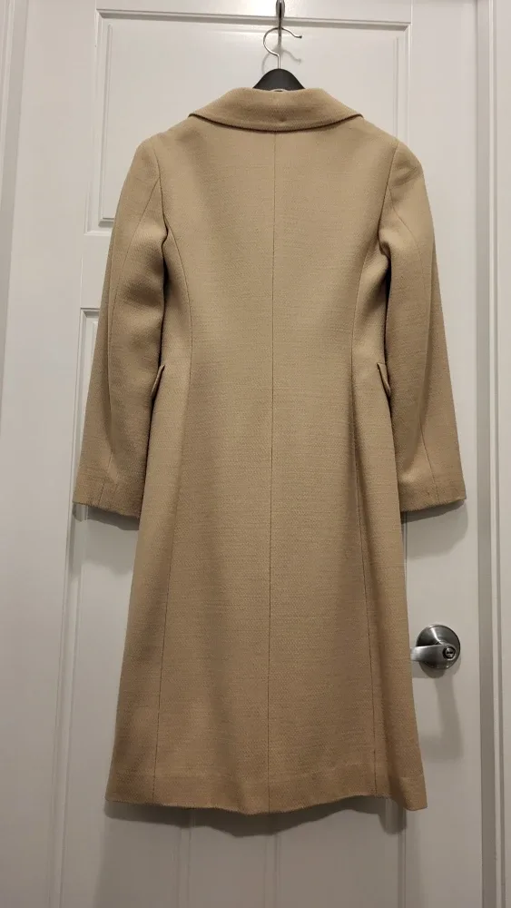 Vintage beige coat image indicator(2)
