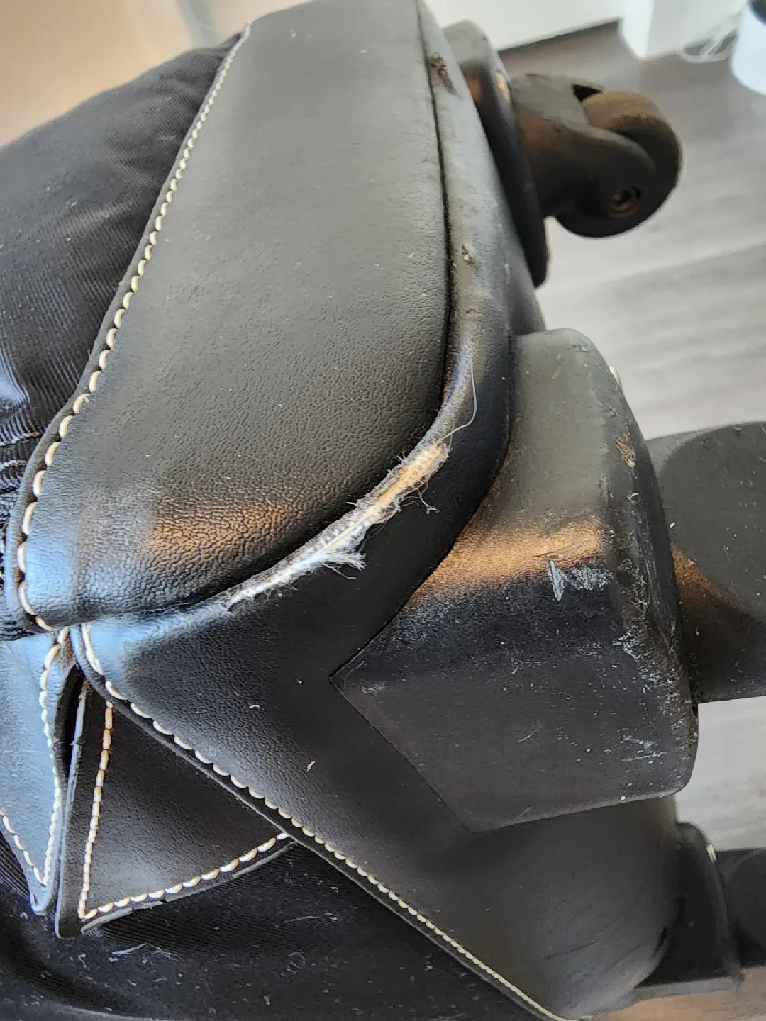 Samsonite Rolling Cosmetic/Tote Bag - Black image indicator(7)