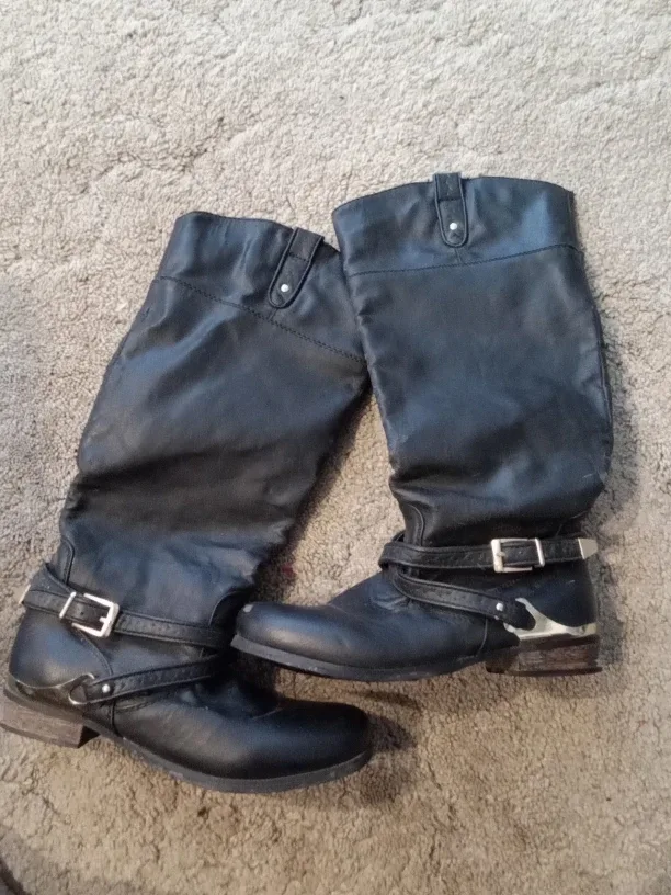 Black Boots - Size 6.5 image indicator(2)