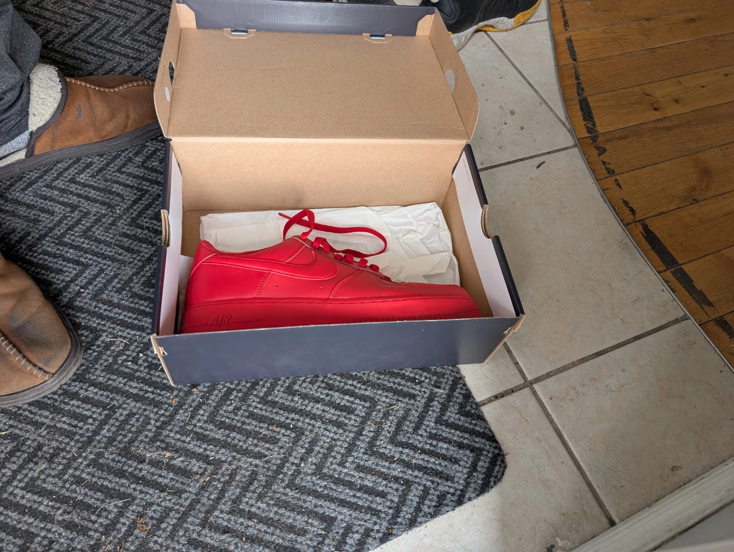Nike Air force 1 low 07' lv8 1 triple red sneakers in box - photo 3