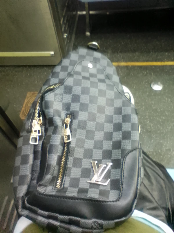 Louis Vuitton Avenue Sling Bag - photo 3