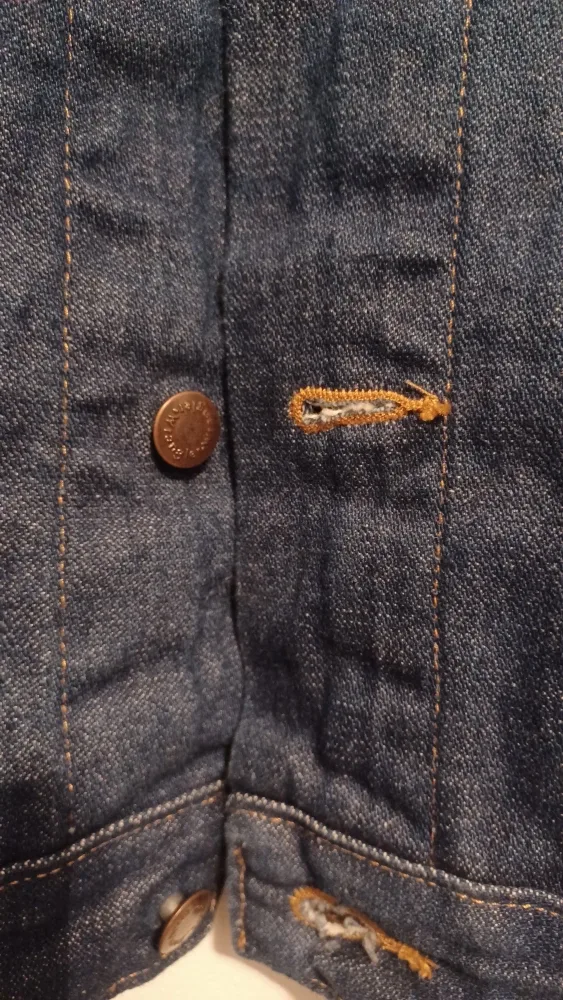 Wrangler Authentic Western Denim Jacket - Size M image indicator(9)